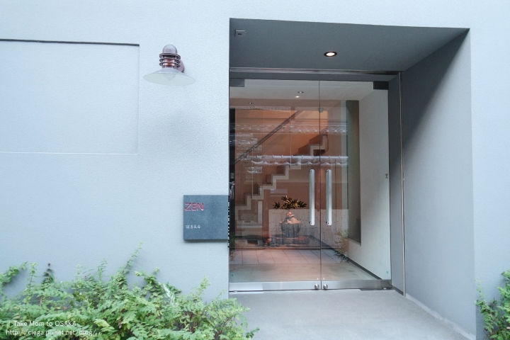 京都日式甜點│ゼンカフェZEN CAFE【拖著媽媽去關西】│鍵善良房新極簡概念店,老鋪的招牌新甜點「葛切」超級推薦│tabelog分數頗高,日本人午茶的私密咖啡館