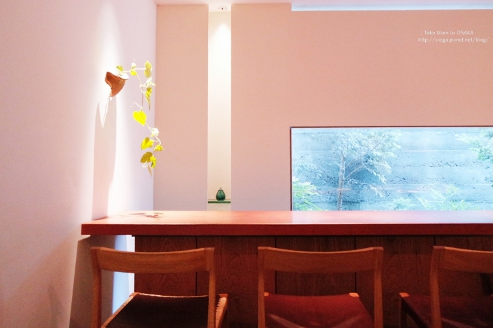 京都日式甜點│ゼンカフェZEN CAFE【拖著媽媽去關西】│鍵善良房新極簡概念店,老鋪的招牌新甜點「葛切」超級推薦│tabelog分數頗高,日本人午茶的私密咖啡館