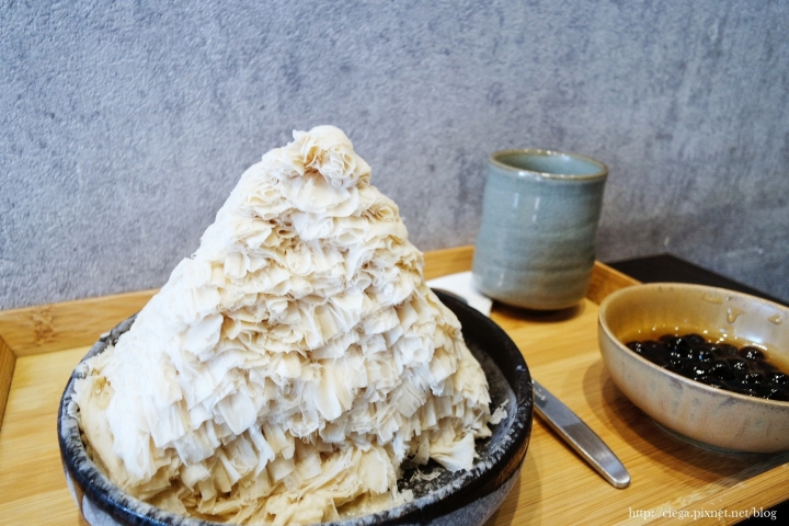 【高雄左營│冰品】岩雪 雪片の冰│日式純天然片片雪花冰,抹茶深濃茶香、奶茶香甜不膩,入口即化的夏天│近蓮池潭