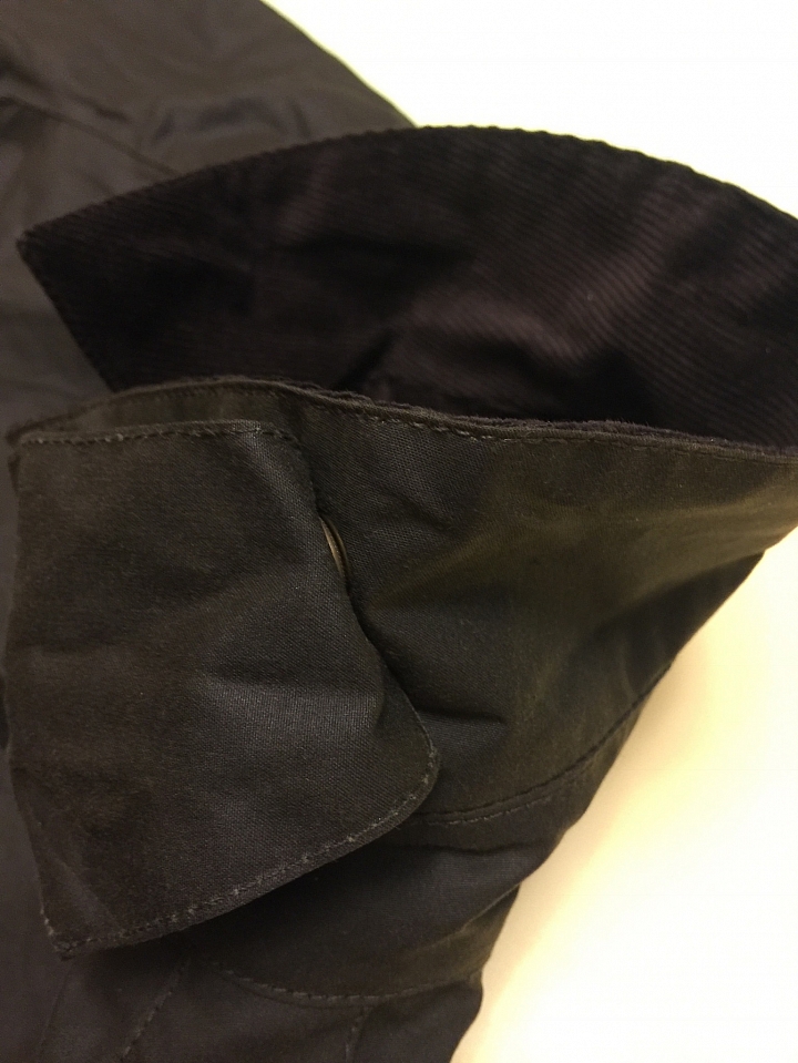 有英國皇室認證, 哪還需要狗鐵絲. Barbour Ashby Wax Jacket