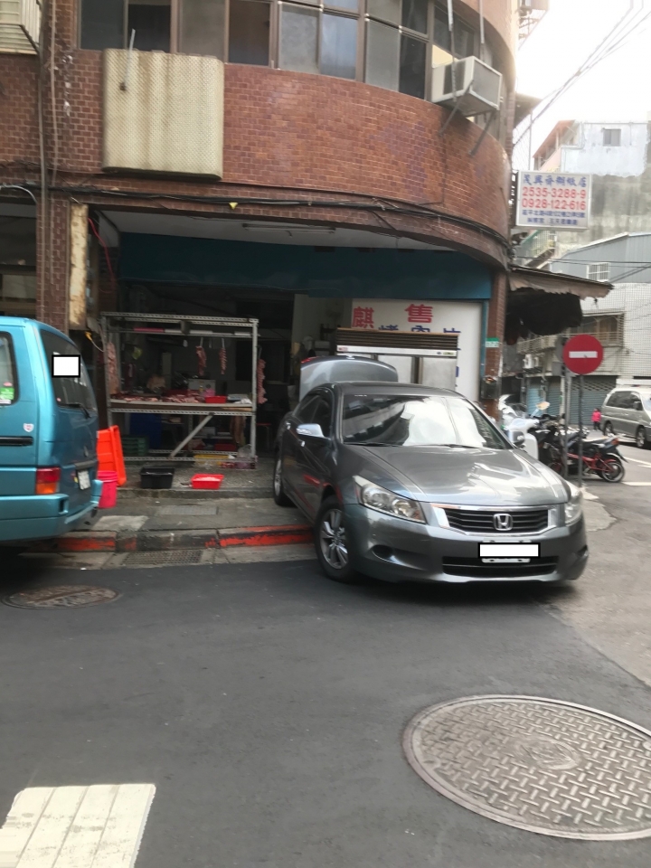 住家樓下開了豬肉攤...
