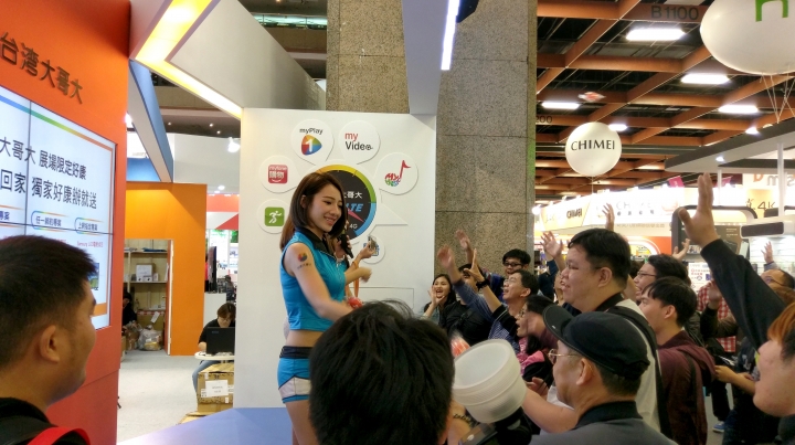 圖多不私藏--資訊展SHOW GIRL+HTC手機