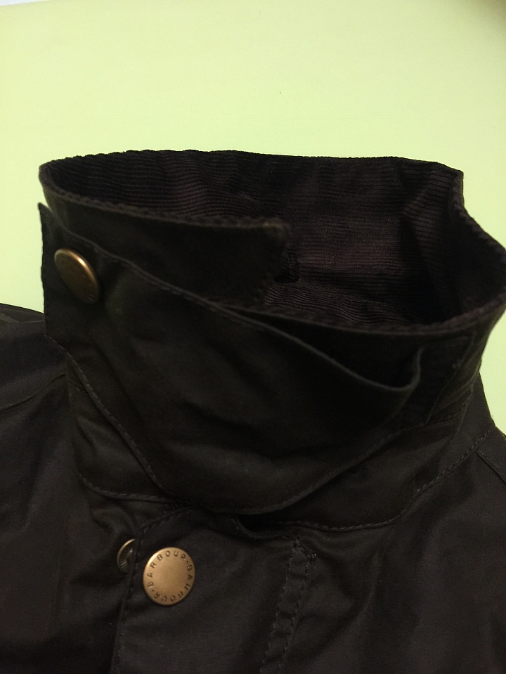 有英國皇室認證, 哪還需要狗鐵絲. Barbour Ashby Wax Jacket