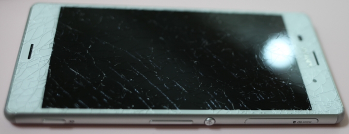 Sony Xperia Z3 手機玻璃碎裂
