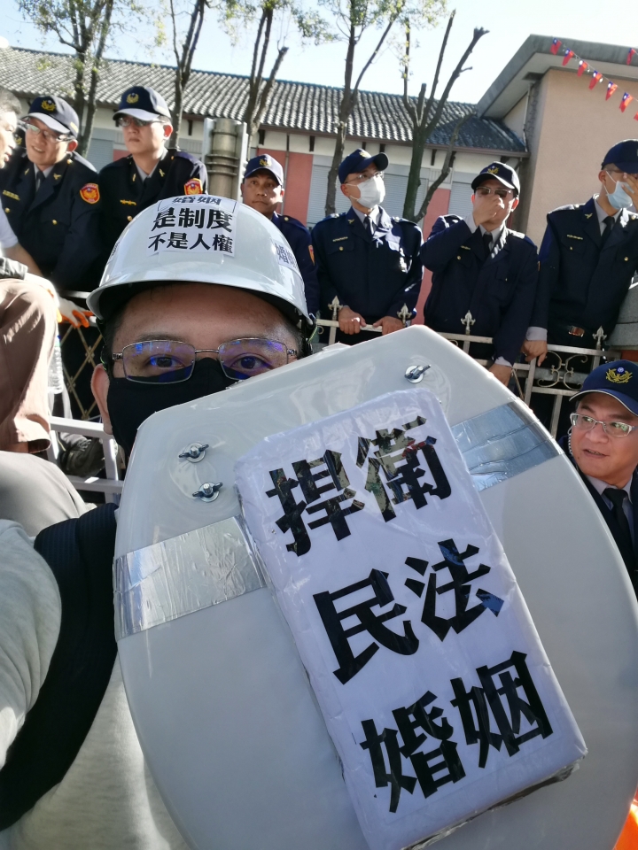 12/26決戰立法院!! 「觀望」的政府,「流血」的百姓?