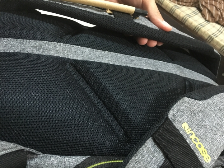 Incase reform action camera backpack 13" 開箱及兩機三鏡一閃一筆電