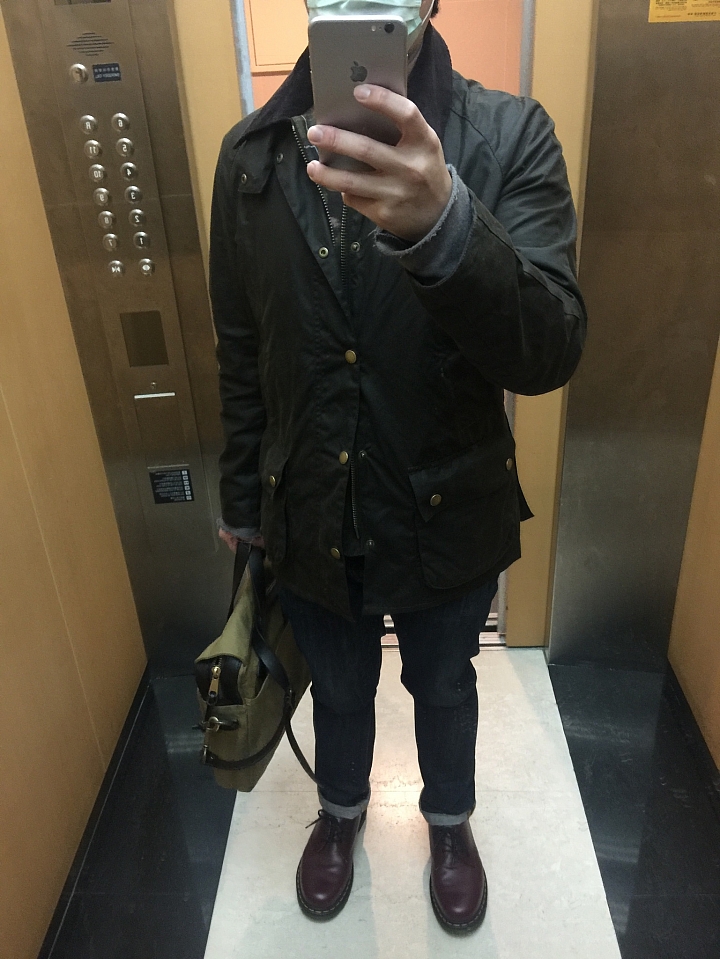 有英國皇室認證, 哪還需要狗鐵絲. Barbour Ashby Wax Jacket