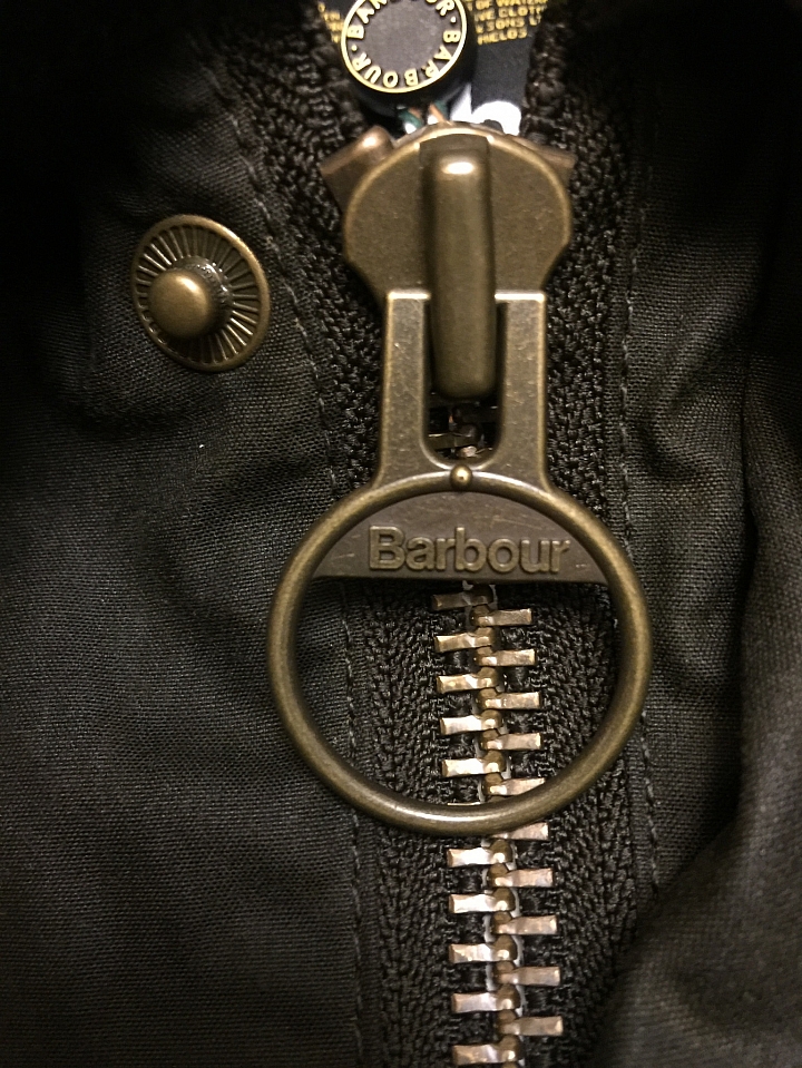 有英國皇室認證, 哪還需要狗鐵絲. Barbour Ashby Wax Jacket