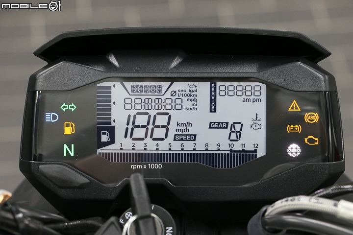 輕巧樂趣不受限 2016 BMW Motorrad G 310 R 正式抵台
