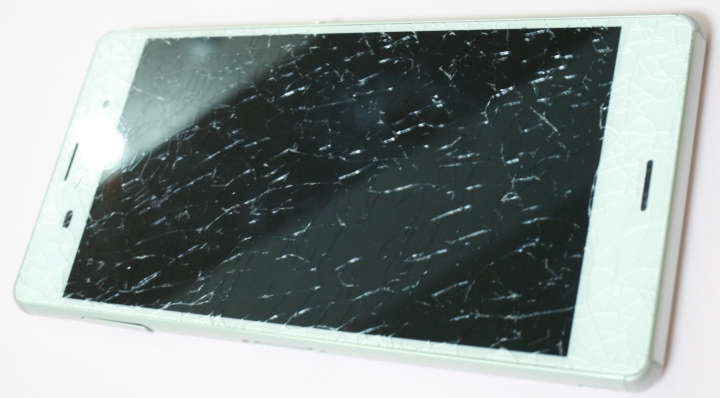 Sony Xperia Z3 手機玻璃碎裂