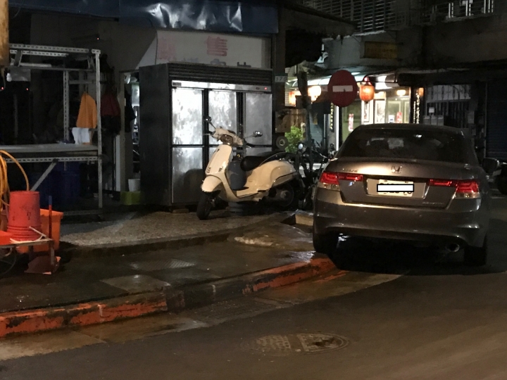 住家樓下開了豬肉攤...