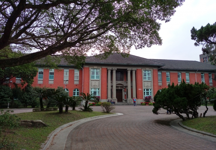 閃閃的白色Desire 10 pro簡約開箱文!(附隨手拍照)