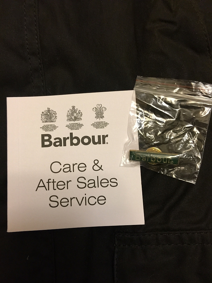 有英國皇室認證, 哪還需要狗鐵絲. Barbour Ashby Wax Jacket
