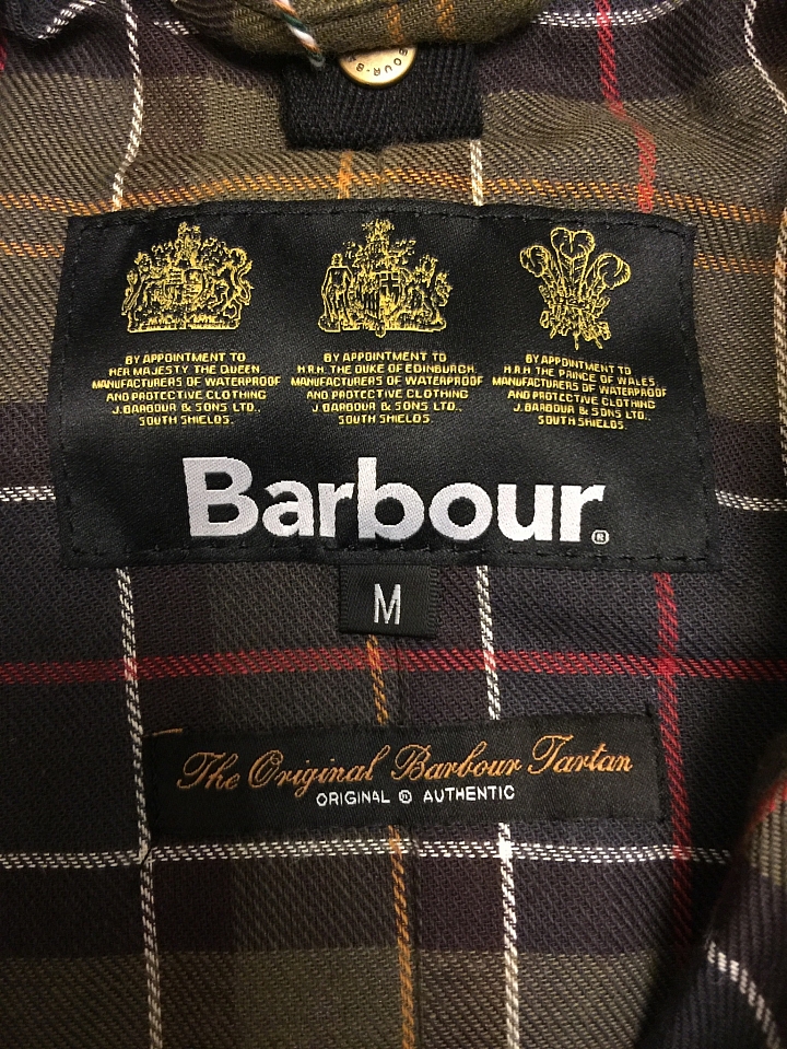有英國皇室認證, 哪還需要狗鐵絲. Barbour Ashby Wax Jacket