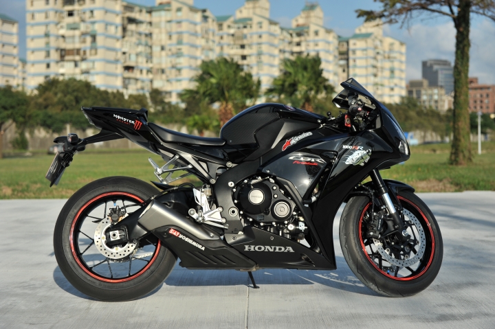2016 HONDA CBR1000RR 簡易開箱(圖片分享)