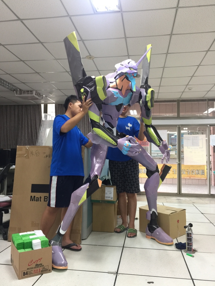 大男孩的夢!等身大初號機紙模