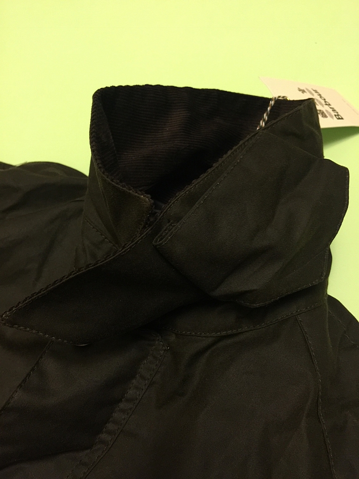 有英國皇室認證, 哪還需要狗鐵絲. Barbour Ashby Wax Jacket