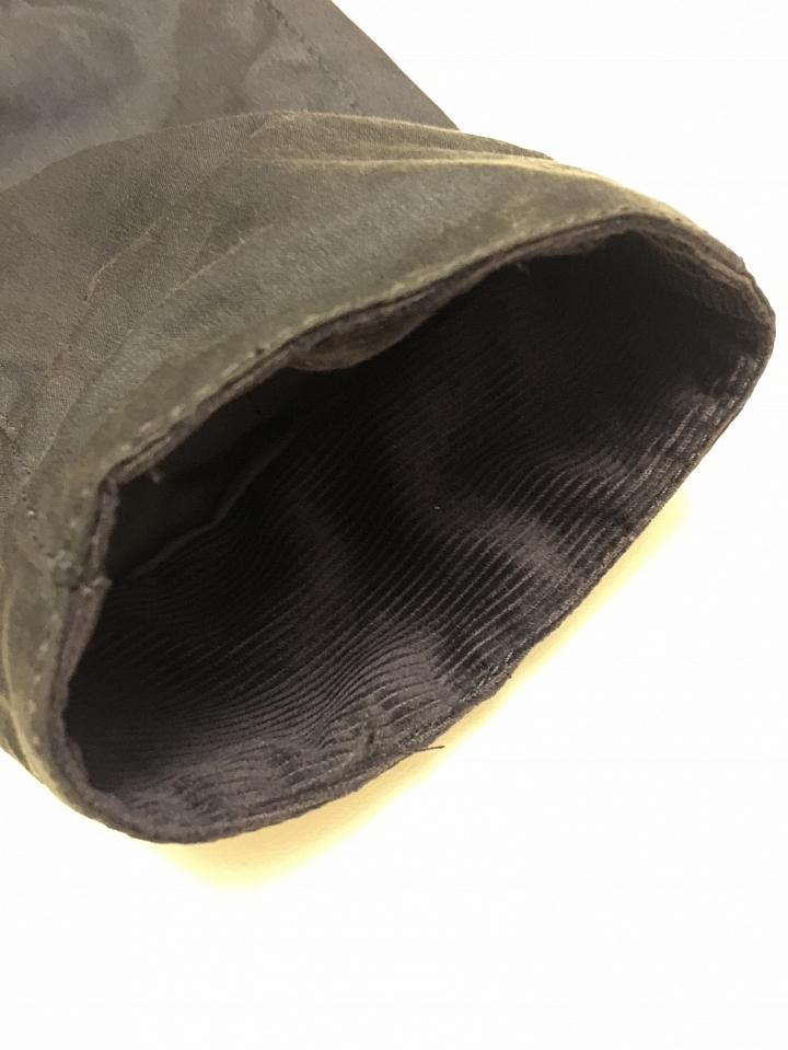 有英國皇室認證, 哪還需要狗鐵絲. Barbour Ashby Wax Jacket