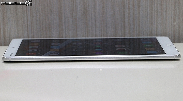 華為MediaPad M3 可語音通話 搭配Harman Kardon雙喇叭