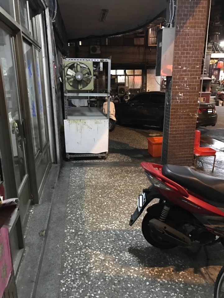 住家樓下開了豬肉攤...