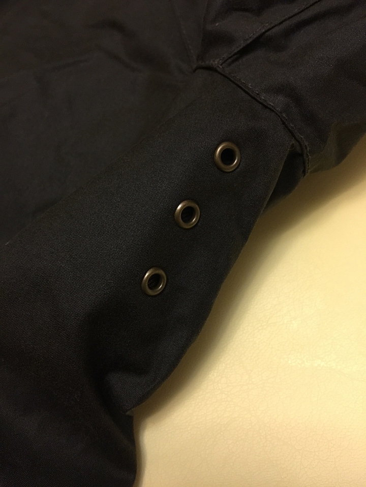 有英國皇室認證, 哪還需要狗鐵絲. Barbour Ashby Wax Jacket