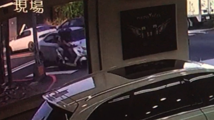 機車直行與右轉轎車車禍問題請教