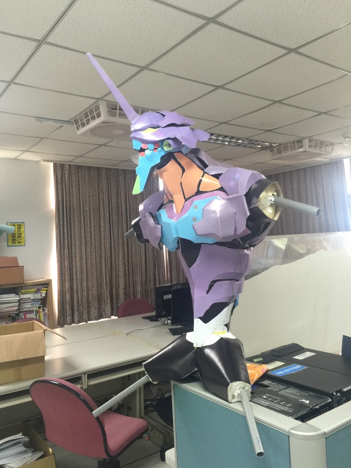 大男孩的夢!等身大初號機紙模