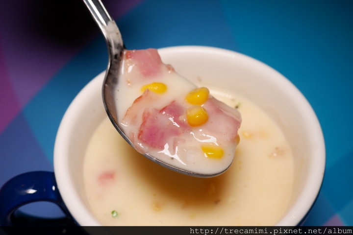 【食記】Nine High久嗨微醺壹號店-台中必去餐酒館/推薦獨家飯蛋糕/sogo商圈/飛鏢吧