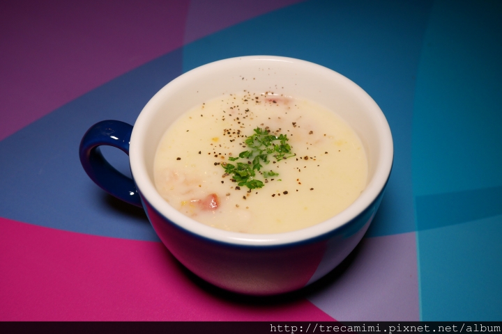 【食記】Nine High久嗨微醺壹號店-台中必去餐酒館/推薦獨家飯蛋糕/sogo商圈/飛鏢吧