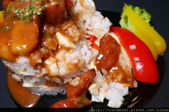 【食記】Nine High久嗨微醺壹號店-台中必去餐酒館/推薦獨家飯蛋糕/sogo商圈/飛鏢吧