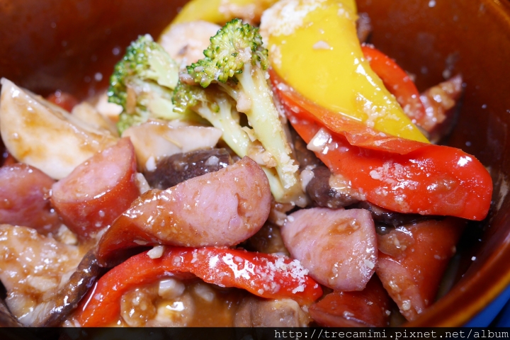 【食記】Nine High久嗨微醺壹號店-台中必去餐酒館/推薦獨家飯蛋糕/sogo商圈/飛鏢吧