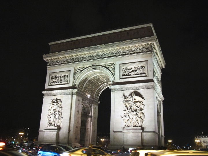 【Paris.走跳】瑪德蓮教堂、香榭麗舍大道與凱旋門_巴黎第八區散策