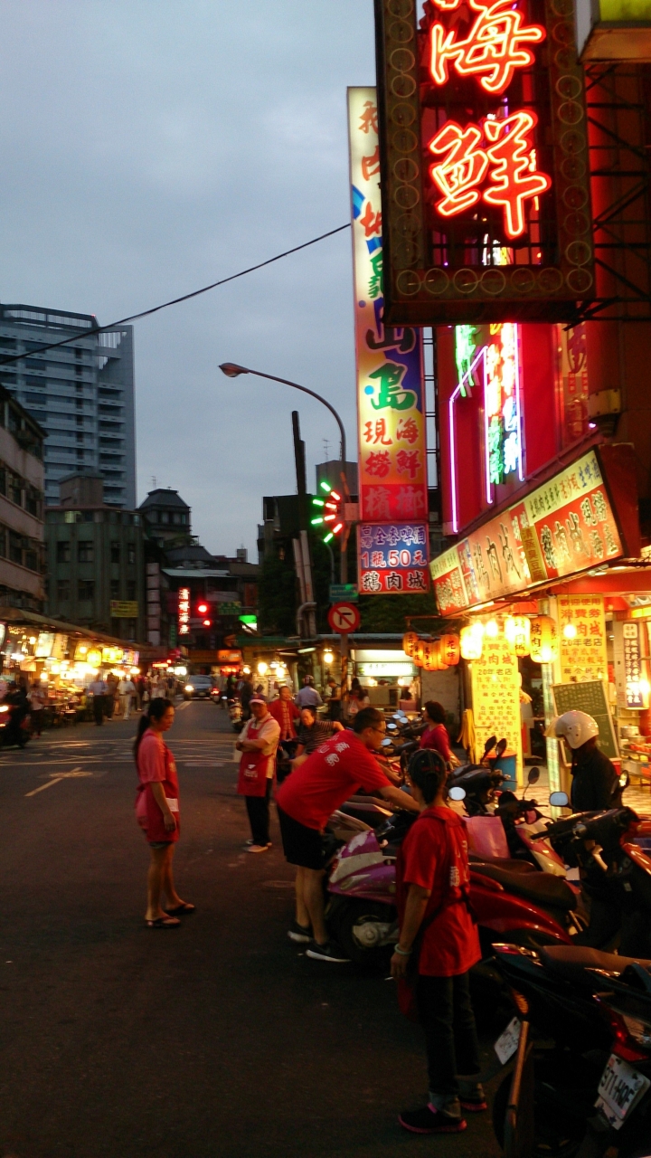 【美食。食記】台北 中山 海馬香酥 內行門路 小張龜山島 海鮮 在地 熱炒 啤酒 蝦