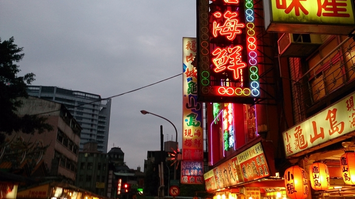 【美食。食記】台北 中山 海馬香酥 內行門路 小張龜山島 海鮮 在地 熱炒 啤酒 蝦