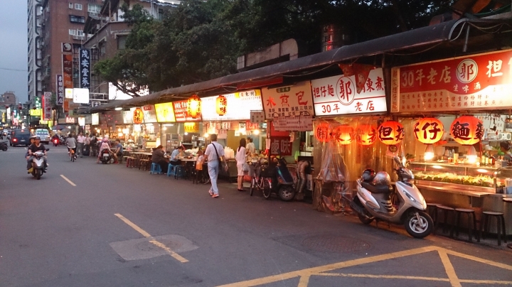 【美食。食記】台北 中山 海馬香酥 內行門路 小張龜山島 海鮮 在地 熱炒 啤酒 蝦