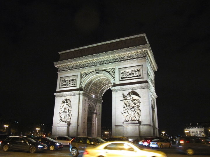 【Paris.走跳】瑪德蓮教堂、香榭麗舍大道與凱旋門_巴黎第八區散策