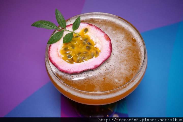 【食記】Nine High久嗨微醺壹號店-台中必去餐酒館/推薦獨家飯蛋糕/sogo商圈/飛鏢吧