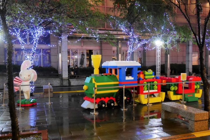 【台北信義區 | 活動】雨夜中的浪漫耶誕廣場★阪急百貨愛。Sharing聖誕活動