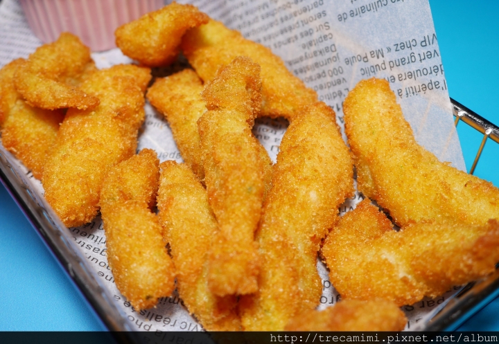 【食記】Nine High久嗨微醺壹號店-台中必去餐酒館/推薦獨家飯蛋糕/sogo商圈/飛鏢吧