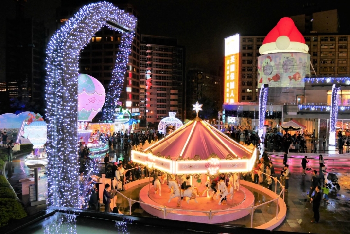 【台北信義區 | 活動】雨夜中的浪漫耶誕廣場★阪急百貨愛。Sharing聖誕活動