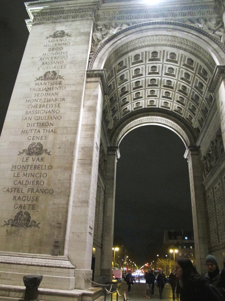 【Paris.走跳】瑪德蓮教堂、香榭麗舍大道與凱旋門_巴黎第八區散策