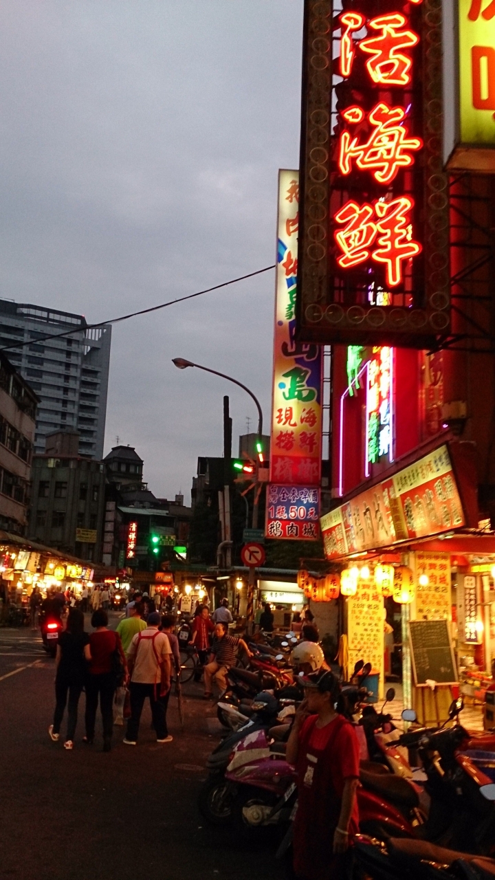 【美食。食記】台北 中山 海馬香酥 內行門路 小張龜山島 海鮮 在地 熱炒 啤酒 蝦