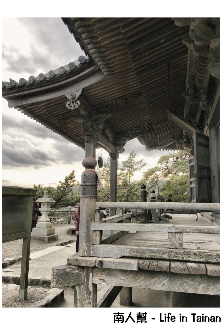 【日本旅遊】松島漁市場│點亮松島紅葉│群巒布滿山楓覆著薄薄白雪~~日本仙台五日遊-Day3
