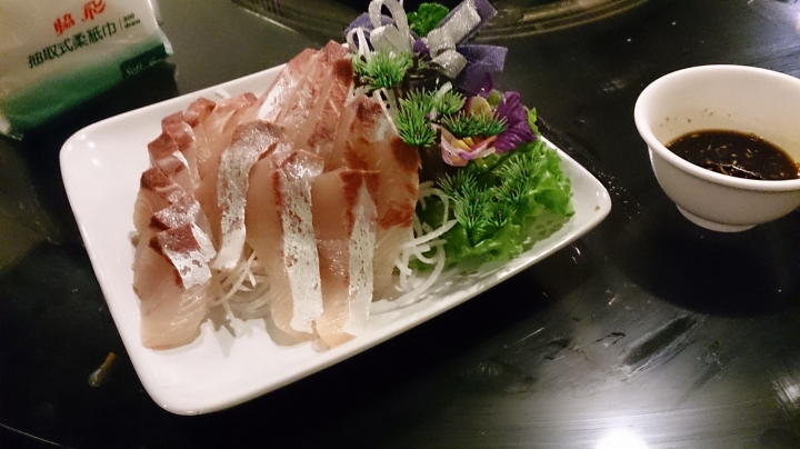 【美食。食記】台北 中山 海馬香酥 內行門路 小張龜山島 海鮮 在地 熱炒 啤酒 蝦
