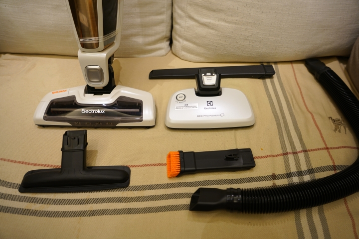 【開箱】伊萊克斯 7th Ergorapido 無線吸塵器(簡測對照Dyson DC63)