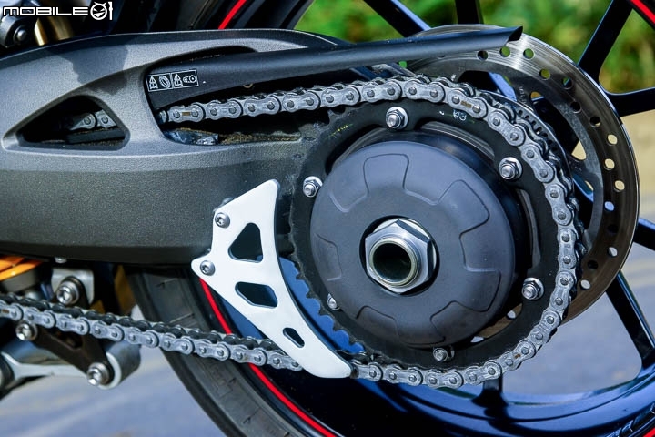 配備滿載暴力街跑 Triumph Speed Triple 1050R