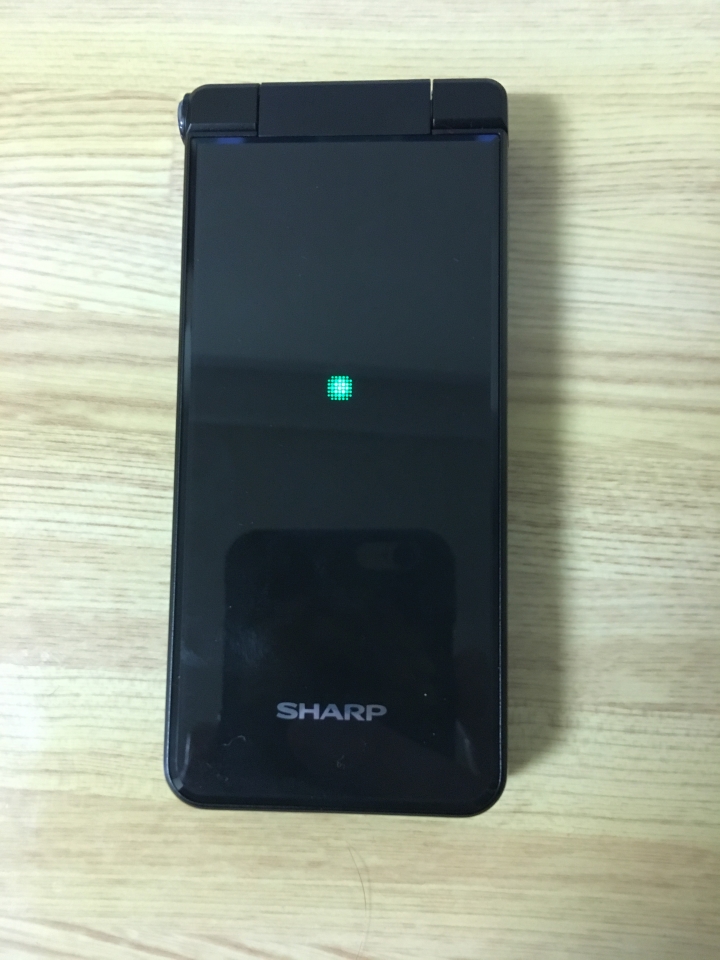 SHARP SH-N01 日本第一隻sim-free摺疊手機