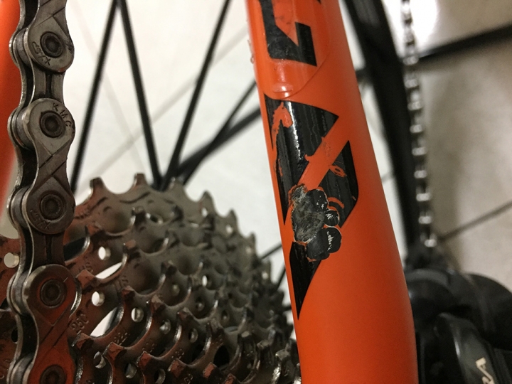 TCR ADV1碳纖車架輕嗑傷-DIY修補紀錄