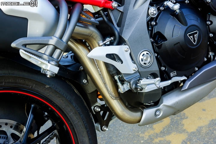 配備滿載暴力街跑 Triumph Speed Triple 1050R
