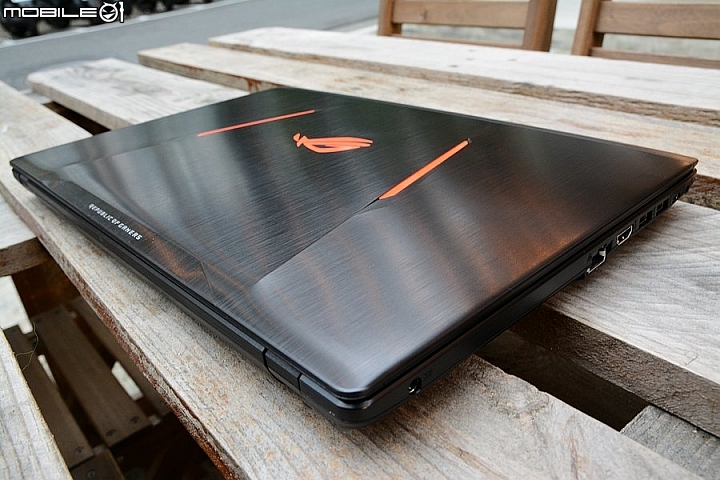 有RGB鍵盤的GTX1050TI遊戲筆電 ASUS ROG Strix GL553VE